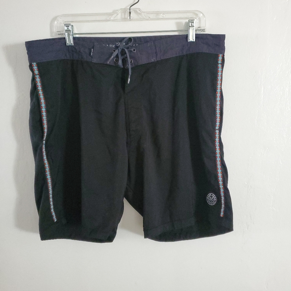 Dark Seas Men's Boardshorts 7" Inseam Black Jaquard Side Detail  Size 36